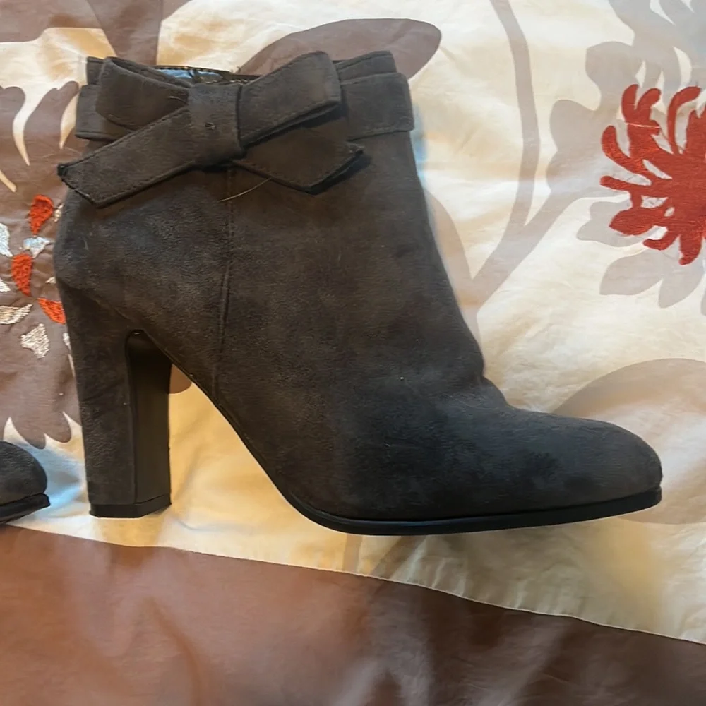 Gray ankle high heel boots with bow Impo - Picture 4 of 6